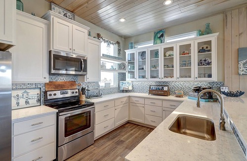 Port Aransas House | Private pool | gulf view from top deck| Gated community | Close to the beach!