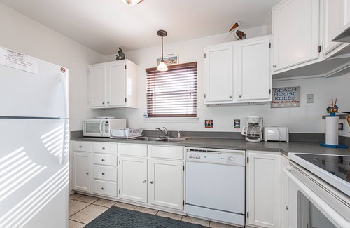 Leeward Sands House | PRIVATE POOL! Heated pool. Sunset Views, Boat Parking, Clean & Tidy!