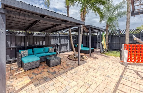 Central Corals House | Private pool home & guesthouse with games / 2 miles from BEACHES
