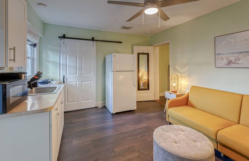 Central Corals House | Private pool home & guesthouse with games / 2 miles from BEACHES