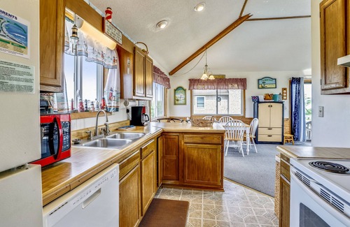 Carolina Dunes House | Private pool, hot tub, in Duck. 850 ft to beach! Pet Friendly!