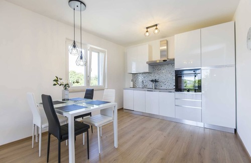 Ripenda Verbanci Apartment | Private Pool with Relaxing Nature View - Apt Mirna