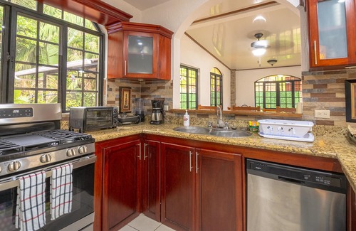Las Olas Beach Community House | Private Pool in Jungle, near beach: Casa Tranquila