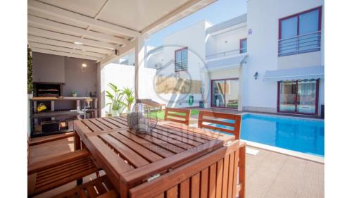 Palhais Villa | Private Pool Luxury Barreiro VIlla