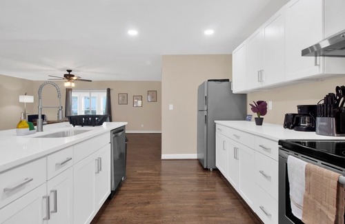 Terry Sanford House | Private Pool&Mins to Rose Garden - Haymount Ranch