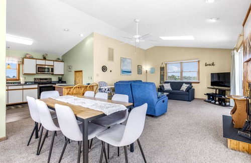 Corolla House | Private pool w/heat available, hot tub, pet friendly, 5 min walk to beach!