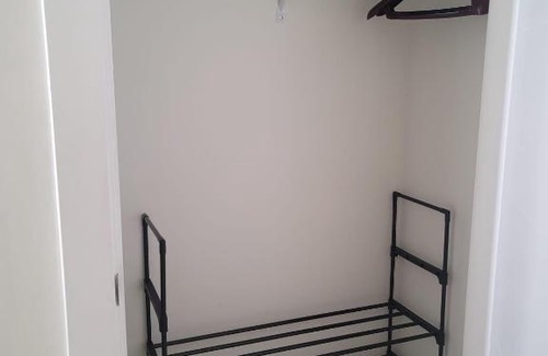 Delta House | Private Queen Room (Queen Air Mattress) - Delta, BC