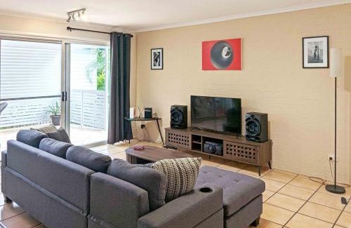 New Farm House | Private Relaxing City Retreat & Garage - Sleeps 6