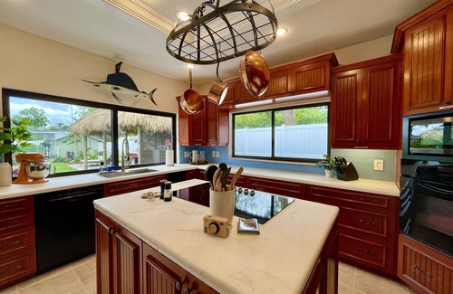 Lake Worth House | Private Resort-Style One Acre Retreat Sleeps 14, Heated Pool, 5BR, Tikis, Golf