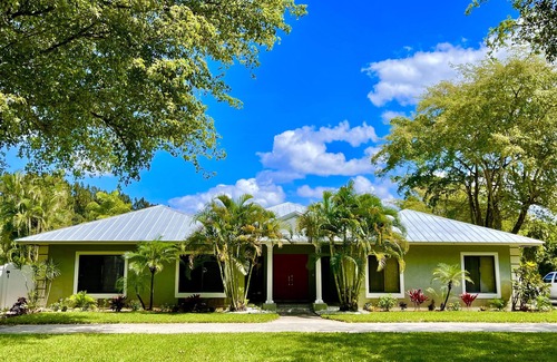 Lake Worth House | Private Resort-Style One Acre Retreat Sleeps 14, Heated Pool, 5BR, Tikis, Golf