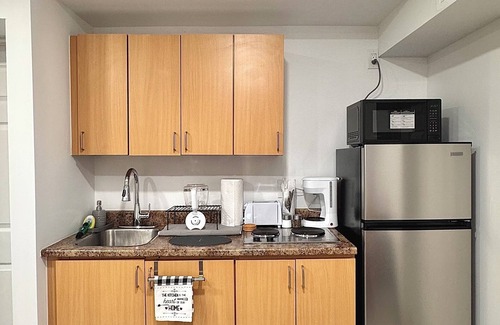 North Bay Apartment | Private Retreat – Walk to Beach | Lake | Stores |Dining