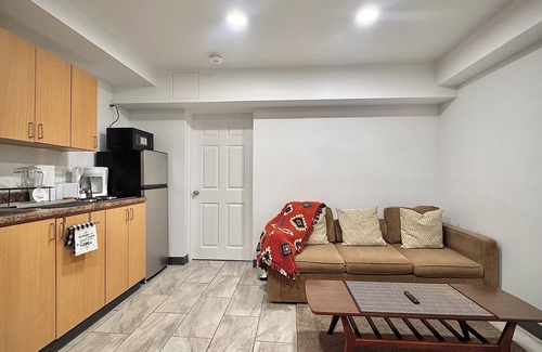 North Bay Apartment | Private Retreat – Walk to Beach | Lake | Stores |Dining
