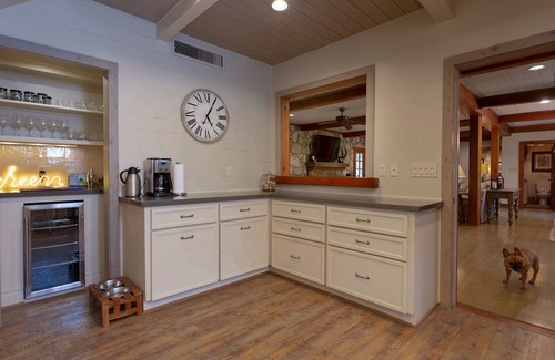Hunt House | Private Riverfront on Guadalupe! Executive/Corporate/Family Compound 9+ bedrooms