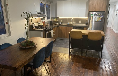 Queens Apartment | Private Rooftop Terrace - Amazing Views - 3 Bed Apt in Bushwick