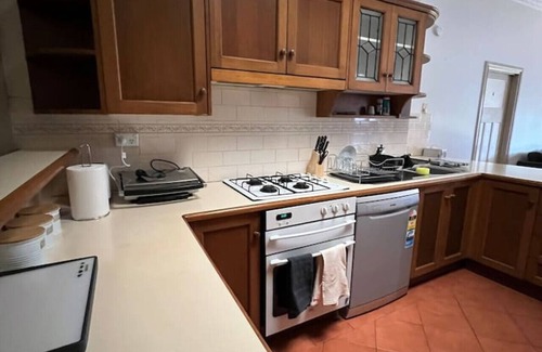 McKinnon House | Private Room close to Monash &City - 5min to train