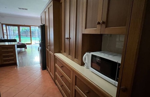 McKinnon House | Private Room close to Monash &City - 5min to train