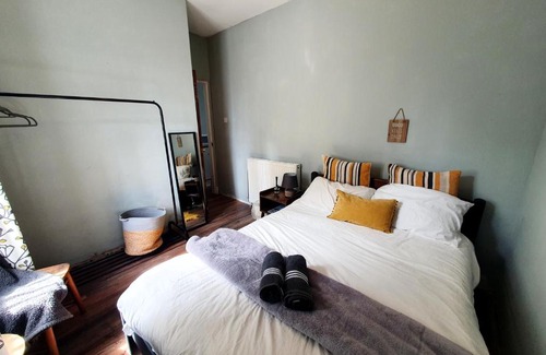Dunblane House | Private Room in Beautiful Village