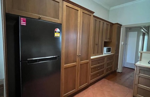 McKinnon House | Private Room in cosy house - 5min from Station