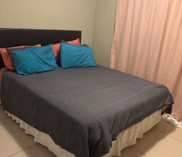 Kareeberg Apartment | Private room in Midview Gardens 833 joan end