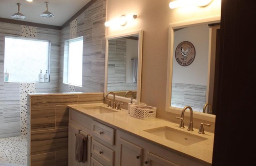 Cross Mountain House | Private Room - Pet friendly, Close to Fiesta Texas, SeaWorld, Riverwalk and more