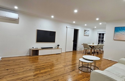 East Lindfield House | Private Room with shared bathroom