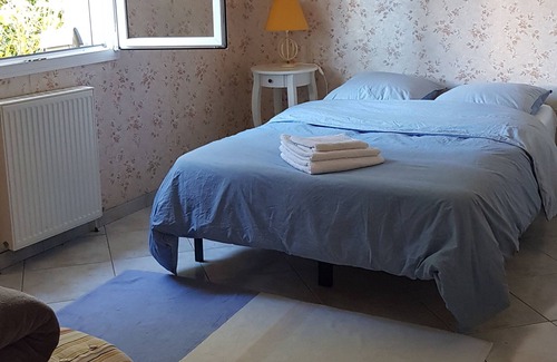 Saint-Herblain Bed & Breakfast | Private room with independent access, 2 pas Polyclinique, Zénith, 20min centreNantes