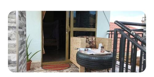 Kampala Bed & Breakfast | Private room wz full DStv Package, Patio & Kitchenette