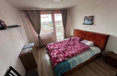 Michle House | Private rooms, stunning city views, top-floor with balcony, bathtub, Internet, coffee