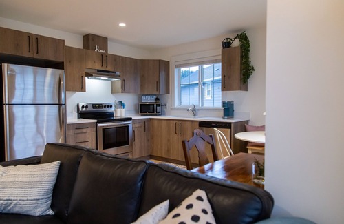 Colwood Apartment | Private Royal Bay Getaway