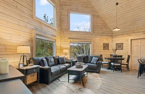 Smithville Cabin | Private, Rustic Luxury at Center Hill Lake!