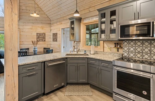 Smithville Cabin | Private, Rustic Luxury at Center Hill Lake!