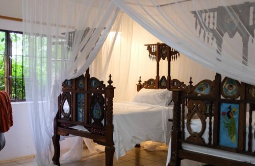 Kilifi Cottage | Private Rustic Seaside Cottage enveloped in forest