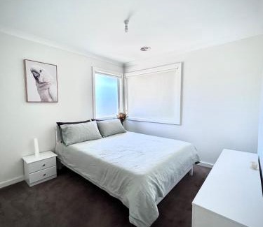 Wantirna South House | Private second-floor suite near Knox Westfield!