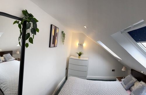 Grove Green House | Private self-contained flat- shared front entrance