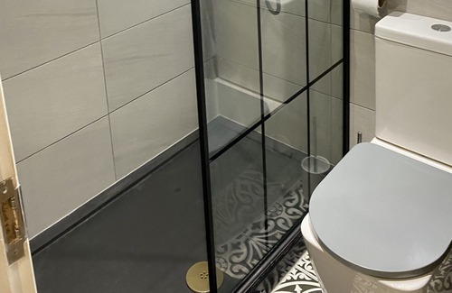 Grove Green House | Private self-contained flat- shared front entrance