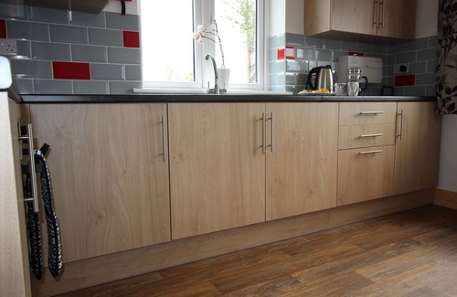 Redruth House | Private spacious house 5 mins by car to the beach