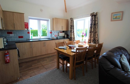 Redruth House | Private spacious house 5 mins by car to the beach