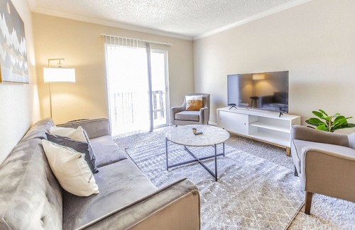 Midland Condo | Private Stay WFH 10 mins to Convention Center