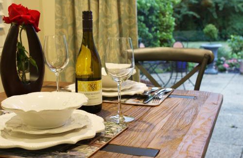 Hope Apartment | Private studio on Judi's Vineyard