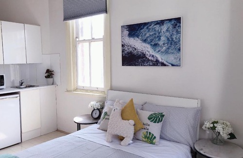 Kingsford Apartment | Private Studio-room In Kingsford with Kitchenette and Private Bathroom Near UNSW, Randwick - ROOM ONLY