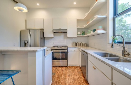 West End House | Private Suite in Historic B&B in the Heart of Austin: Sleeps 4 Guests!