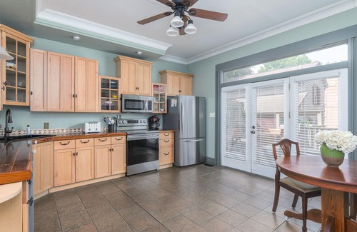 Eastside House | ★Private terrace & parking ★ at this Historic 1800's Townhome in ❤︎ of City