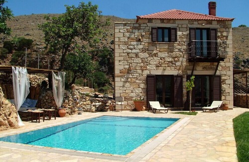 Georgioupolis Villa | Private traditional villas with sea and mountain views 3km from sandy beach