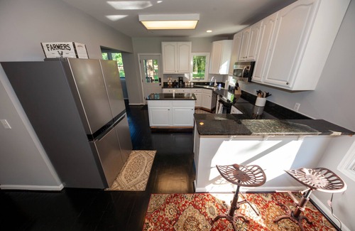 Delaplane House | Private Trail To Wine: 5-bedroom Farmhouse In Heart Of Virginia Horse Country