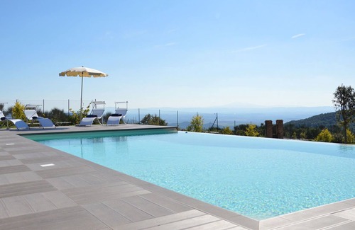 Pieve di Chio Villa | Private Villa with private pool, WIFI, hot tub, A/C, TV, panoramic view, parking, close to Arezzo