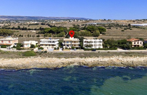 Donnalucata Villa | Private villa 10 meters from the sea parking wifi barbecue 4 bathrooms 4 bedrooms