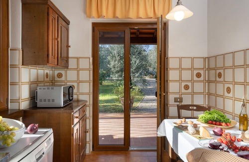 Pergine Valdarno House | Private Villa with private pool, WIFI, A/C, TV, patio, pets allowed, panoramic view, close to Arezzo