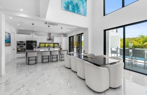 Long Bay Hills Villa | Private Villa Stay with Pool, BBQ and Beach Nearby
