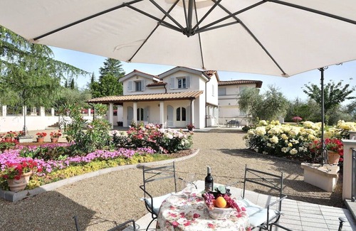 Figline e Incisa Valdarno Villa | Private Villa with A/C, WIFI, private pool, TV, terrace, panoramic view, close to Greve In Chianti