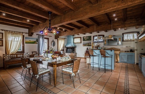 Ca' Pirami Villa | Private Villa with A/C, WIFI, private pool, hot tub, TV, pets allowed, panoramic view, parking